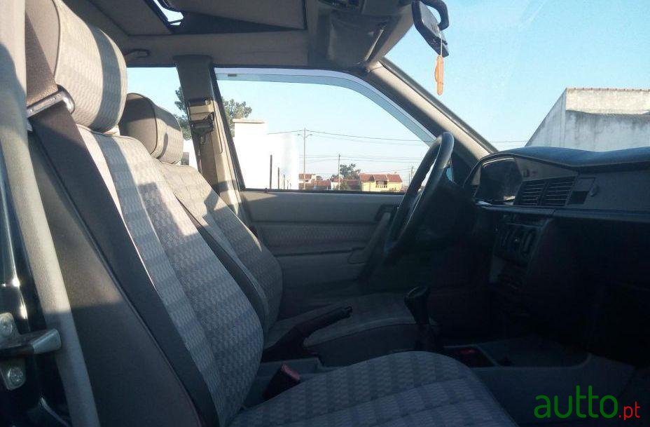 1992' Mercedes-Benz 190 photo #3