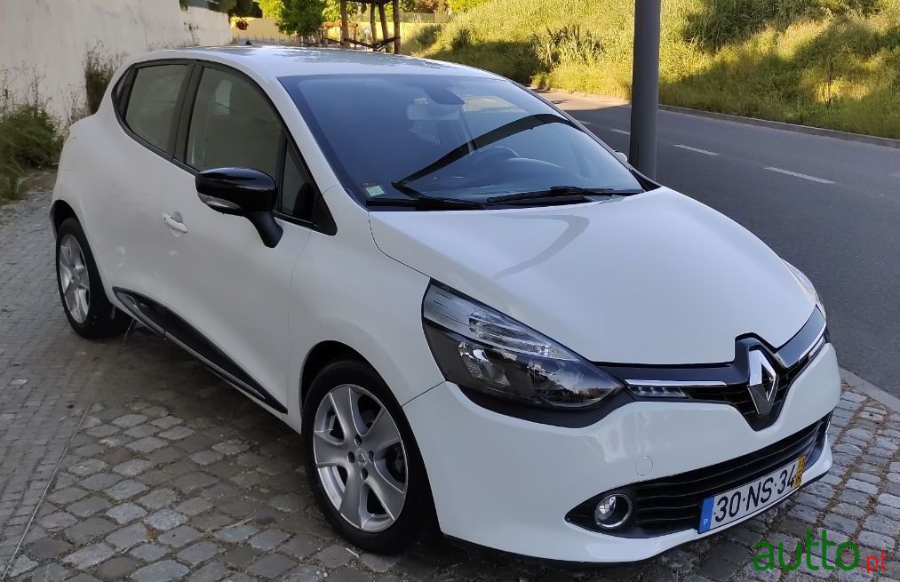 2013' Renault Clio photo #2