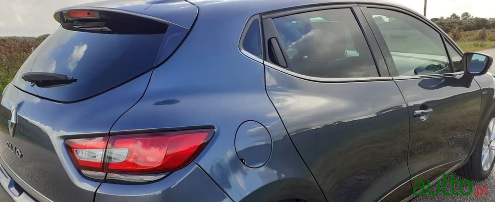 2019' Renault Clio photo #2