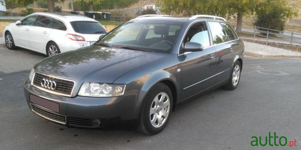 2004' Audi A4 Avant photo #2