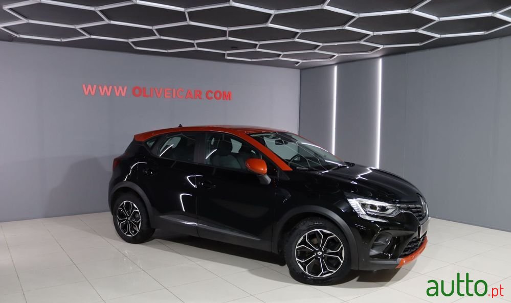 2020' Renault Captur photo #2