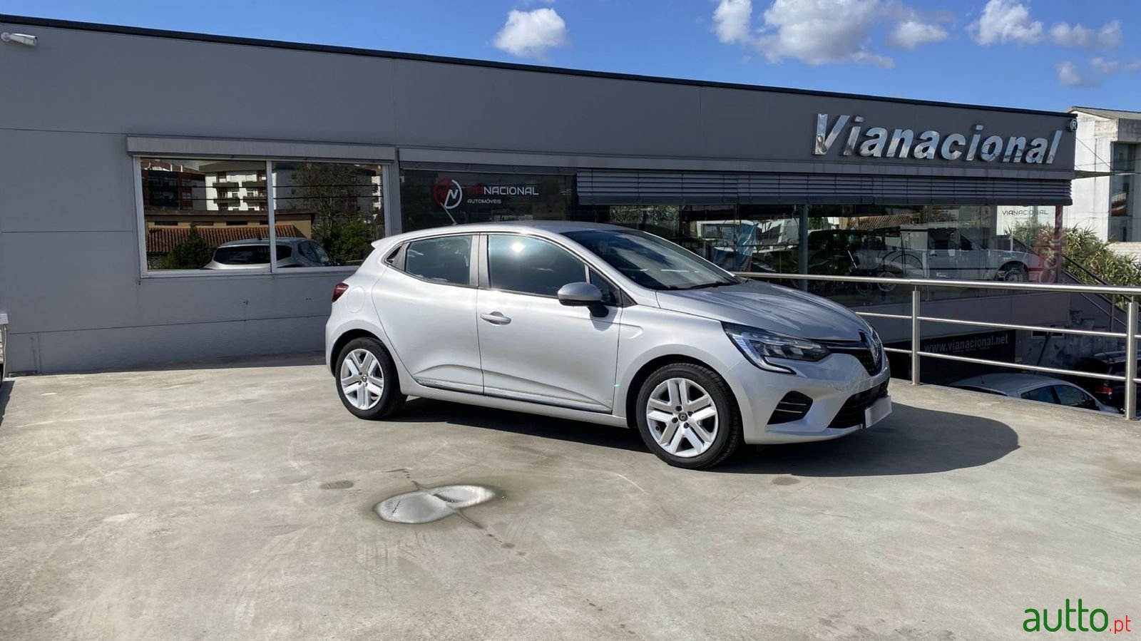 2020' Renault Clio photo #2