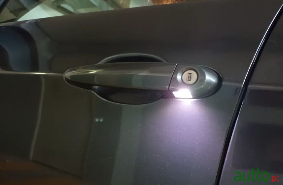 2008' BMW 318 photo #2