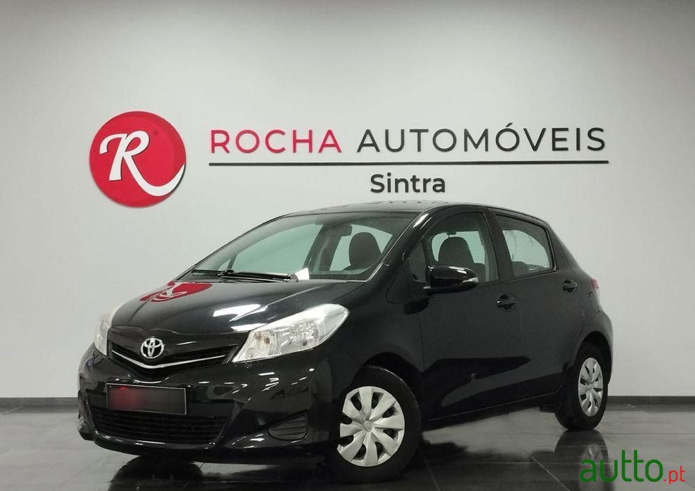 2015' Toyota Yaris Comfort photo #1