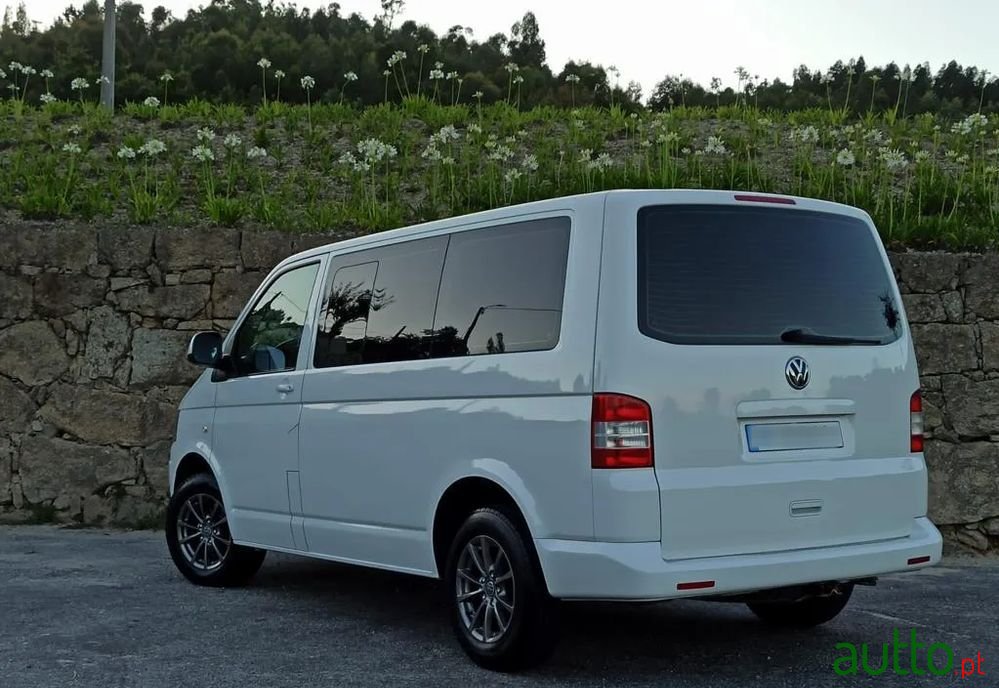 2014' Volkswagen Transporter photo #2