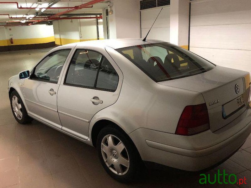 2001' Volkswagen Bora 1.9 Tdi photo #1