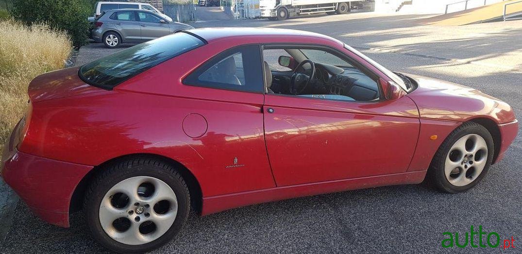 2002' Alfa Romeo GTV photo #1