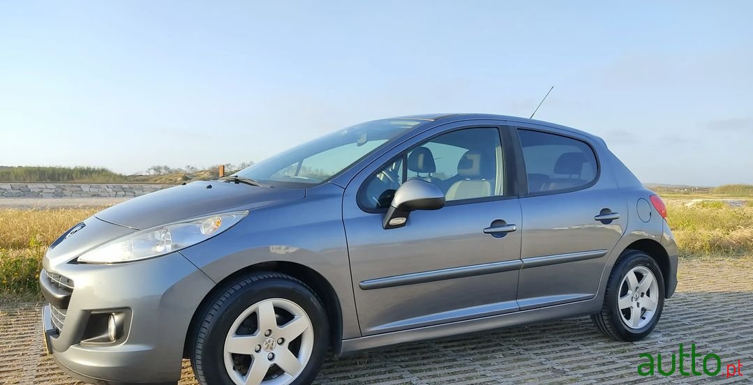 2011' Peugeot 207 photo #2