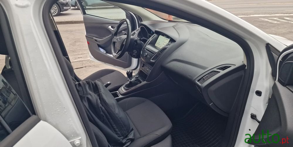 2017' Ford Focus Sw photo #4