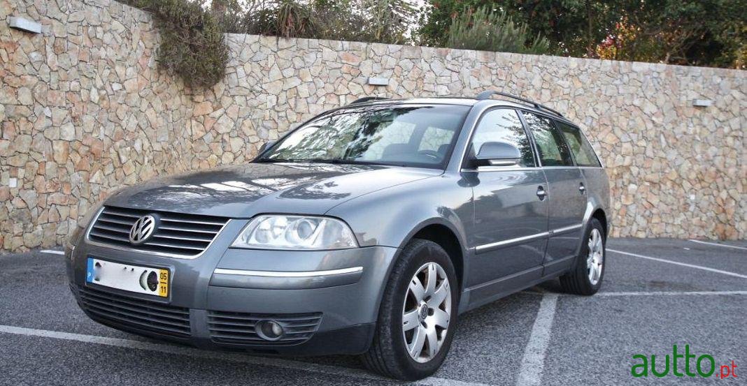 2005' Volkswagen Passat Variant photo #2