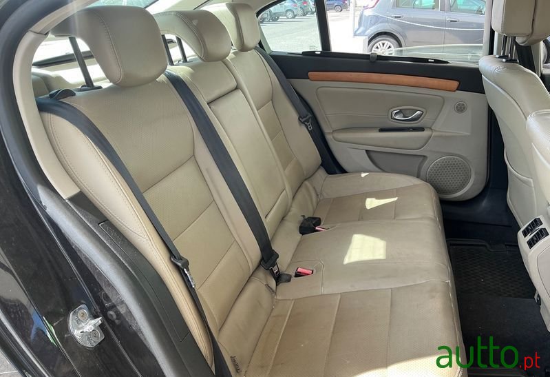 2010' Renault Laguna 2.0 Dci Initiale photo #2