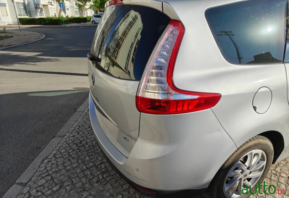 2015' Renault Grand Scenic photo #5