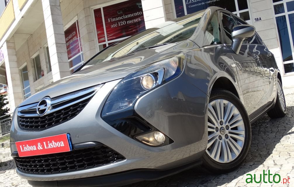 2016' Opel Zafira photo #1