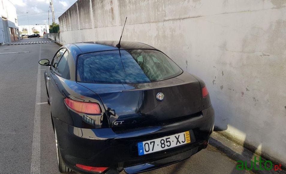 2004' Alfa Romeo GT photo #2