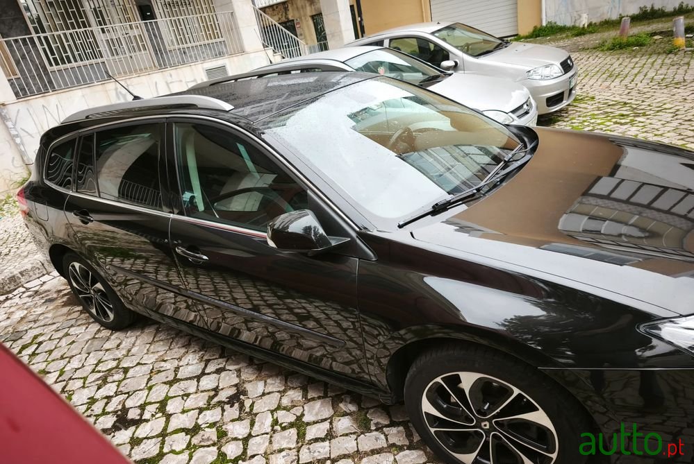 2014' Renault Laguna Break photo #2