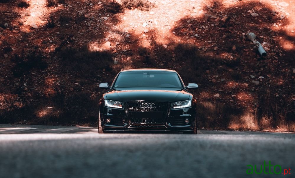 2011' Audi A5 Sportback photo #2