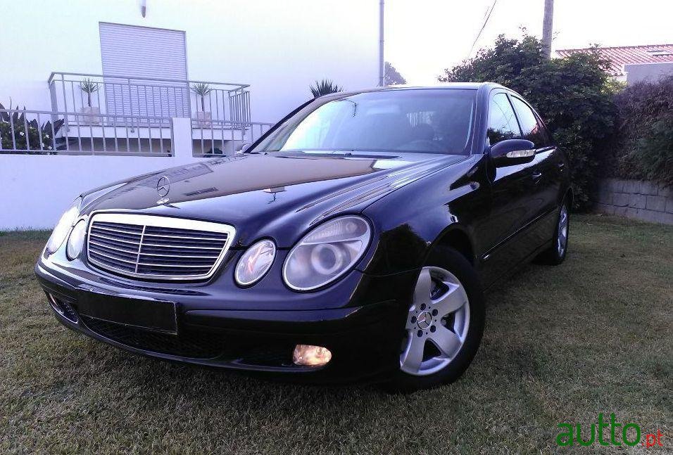 2003' Mercedes-Benz E-220 photo #2