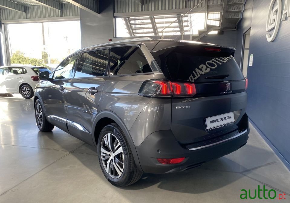 2021' Peugeot 5008 photo #3