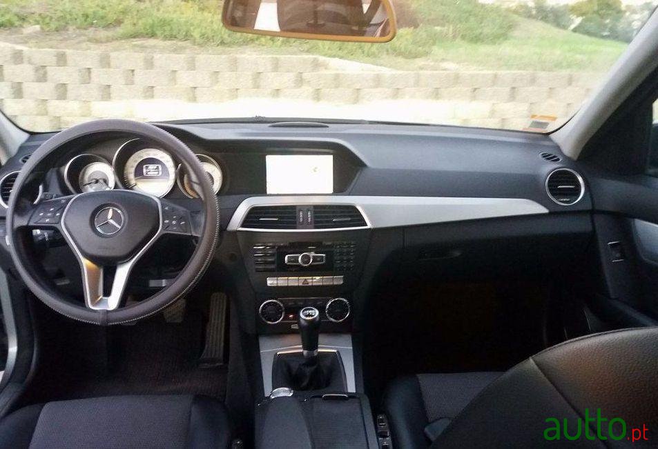 2012' Mercedes-Benz C-220 Avantgarde Be photo #1