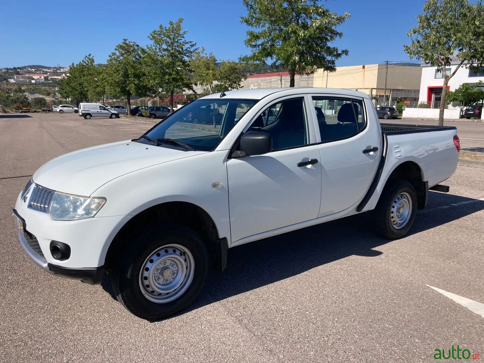 2013' Mitsubishi L200 photo #1