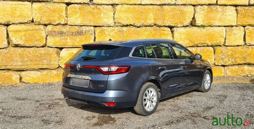 2017' Renault Megane Sport Tourer photo #2