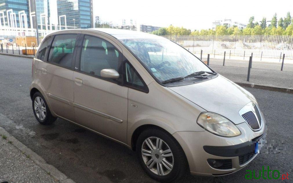 2006' Lancia Musa 1.3 16V M-jet Oro Executive photo #1