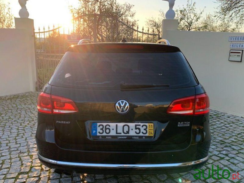 2011' Volkswagen Passat Variant photo #2