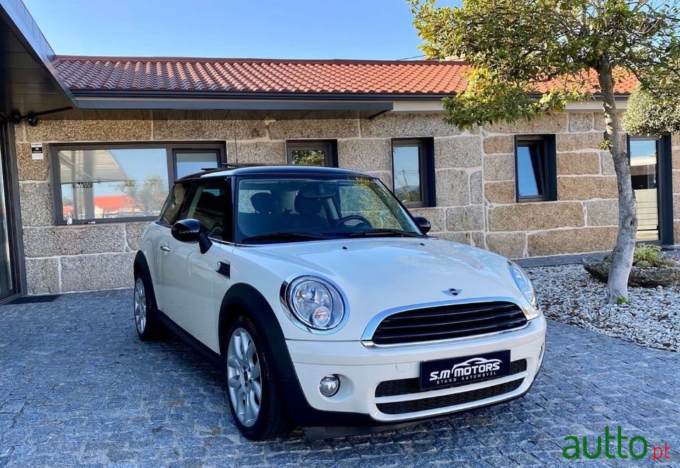 2010' MINI Cooper photo #1