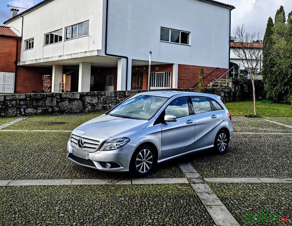2015' Mercedes-Benz Classe B photo #2