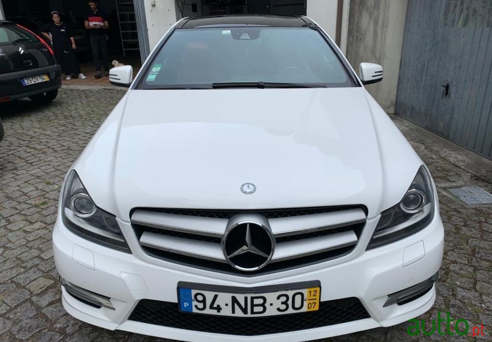 2012' Mercedes-Benz C-250 photo #2