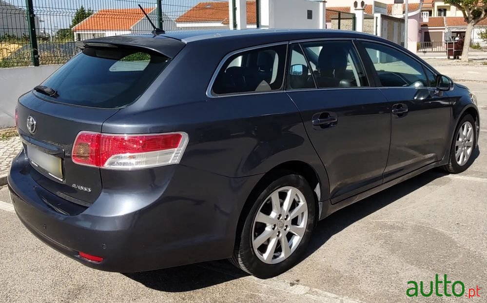 2010' Toyota Avensis Sw photo #5