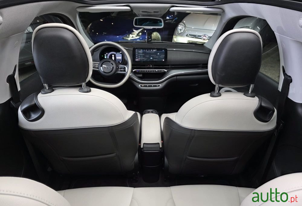 2021' Fiat 500E C La Prima photo #5