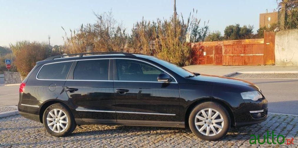 2006' Volkswagen Passat Variant photo #2