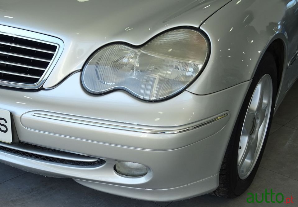 2003' Mercedes-Benz C-220 photo #5