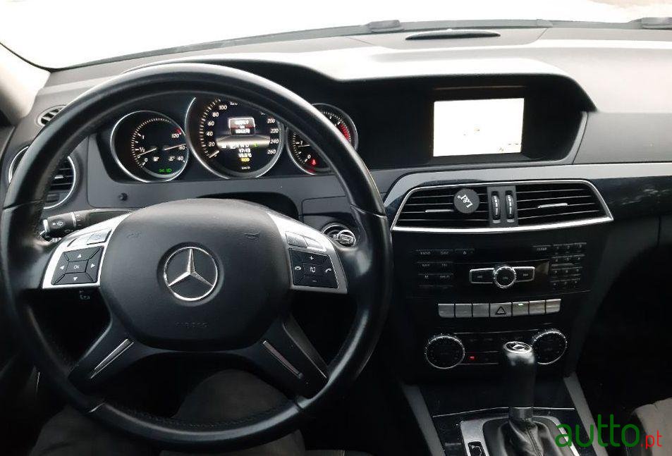 2013' Mercedes-Benz C-200 photo #2