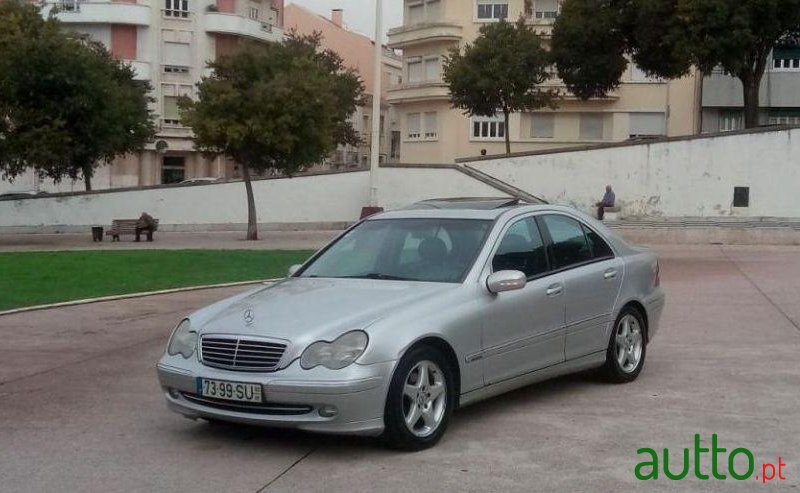 2002' Mercedes-Benz C-200 photo #2