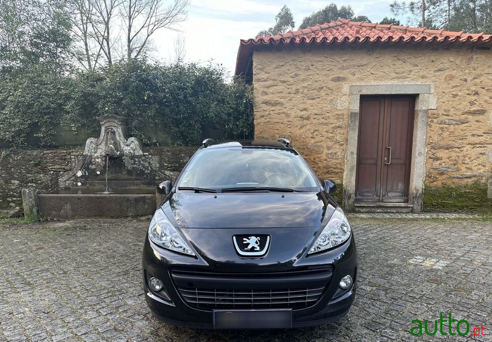 2011' Peugeot 207 Sw photo #2