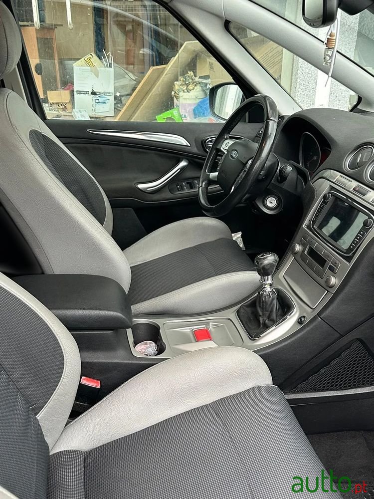 2008' Ford S-Max photo #6