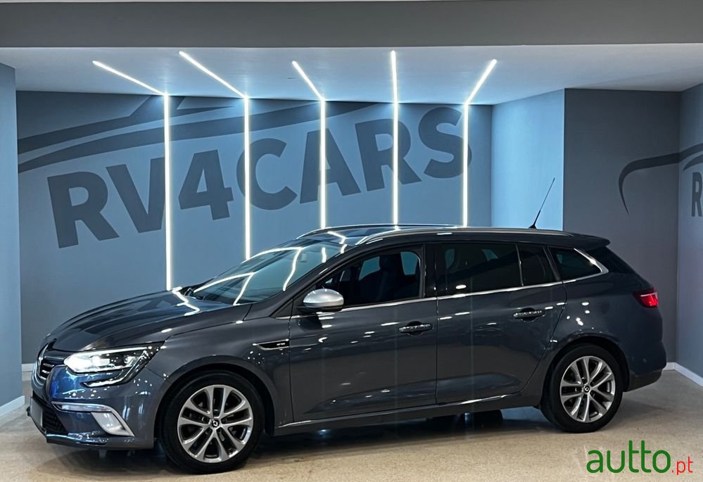 2018' Renault Megane Sport Tourer photo #2