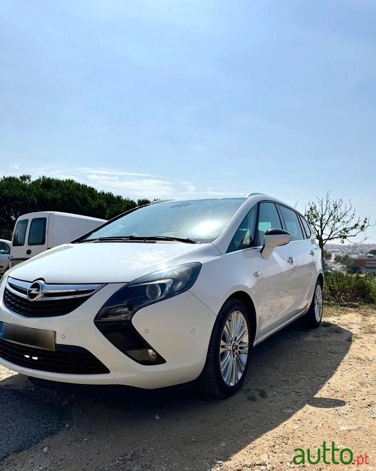 2013' Opel Zafira Tourer photo #1