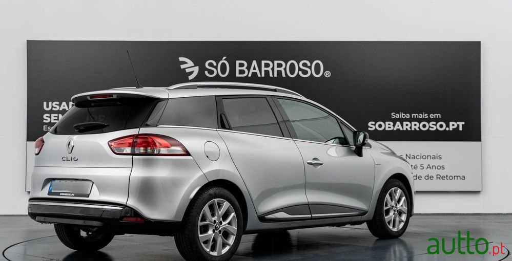 2020' Renault Clio Sport Tourer photo #4