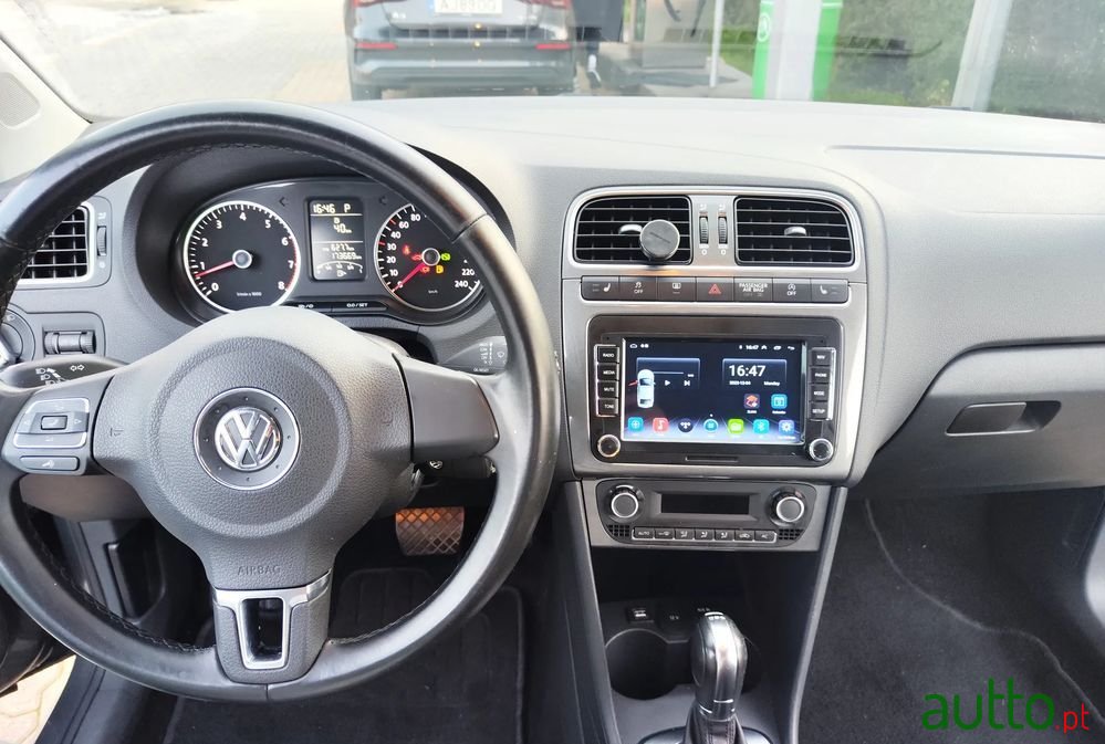 2013' Volkswagen Polo photo #6