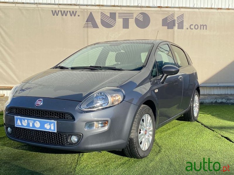 2014' Fiat Punto photo #1