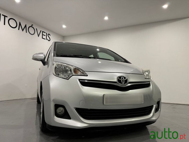 2011' Toyota Verso-S photo #2