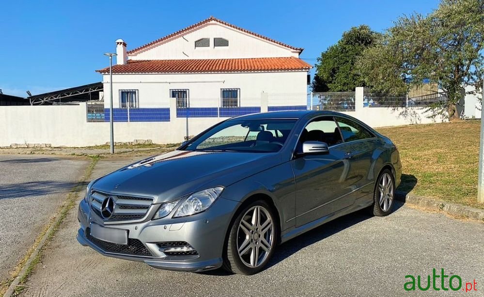 2012' Mercedes-Benz E 250 photo #3