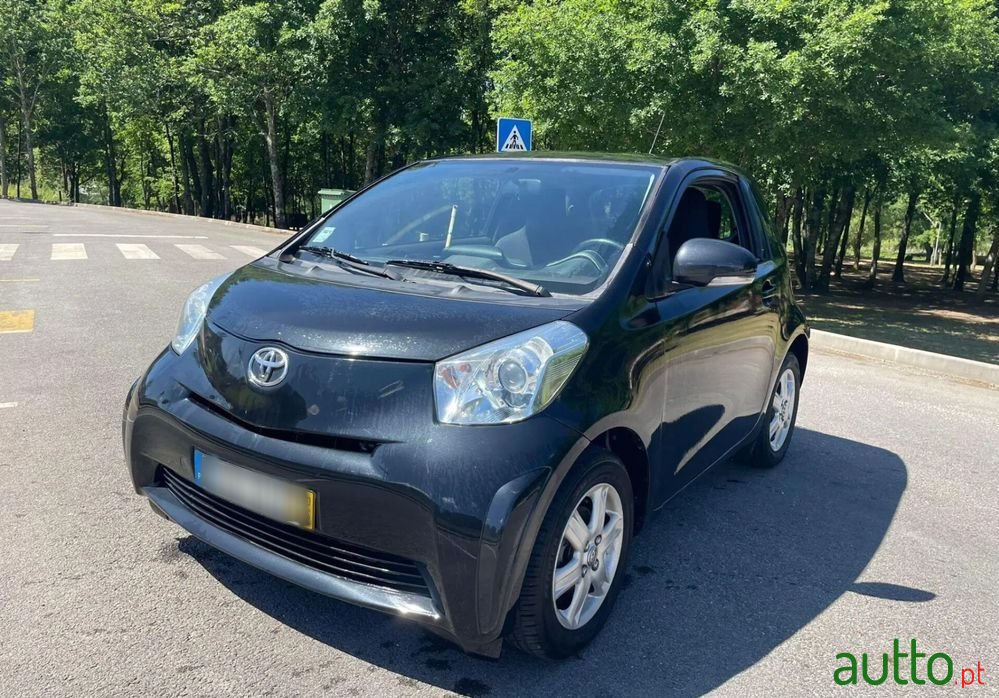 2010' Toyota iQ photo #1