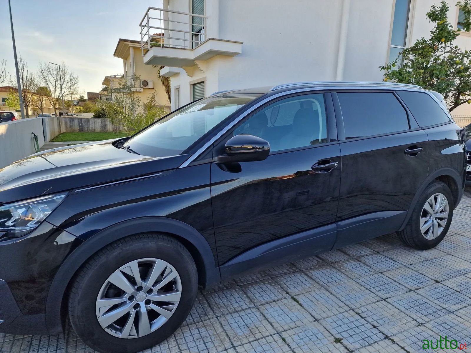 2017' Peugeot 5008 photo #3