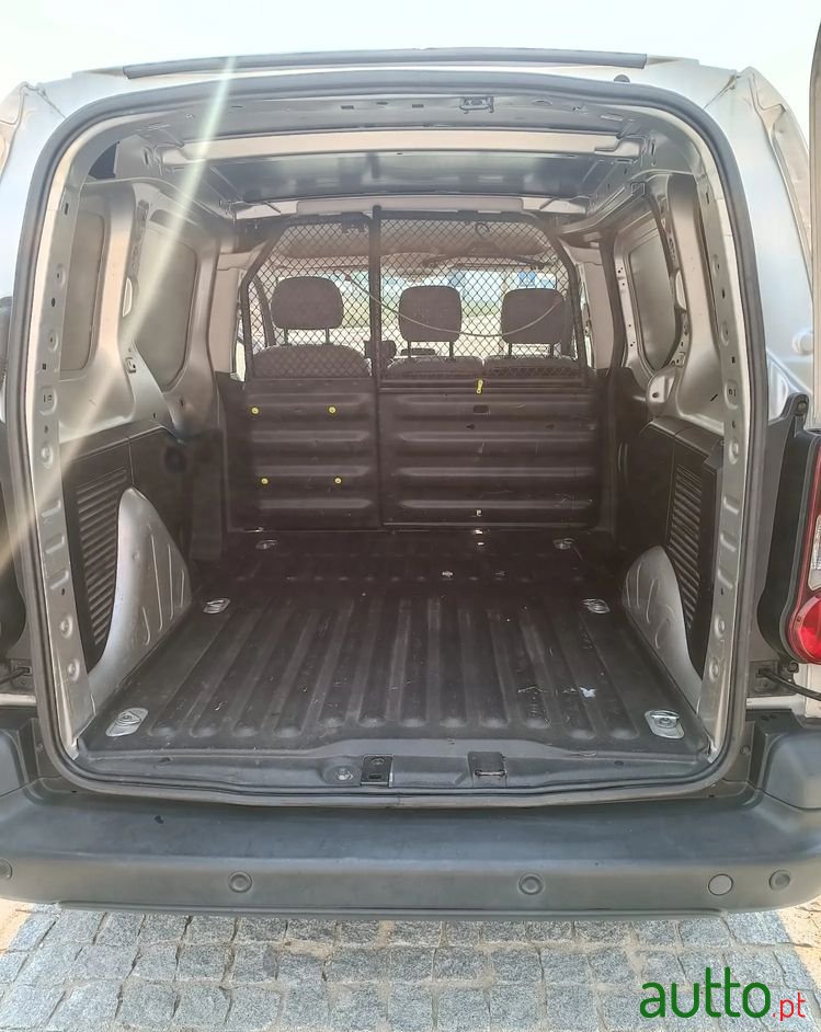 2015' Peugeot Partner photo #6