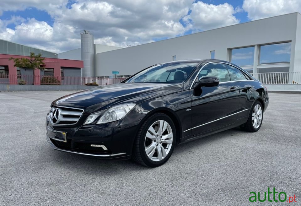 2010' Mercedes-Benz E-250 photo #3