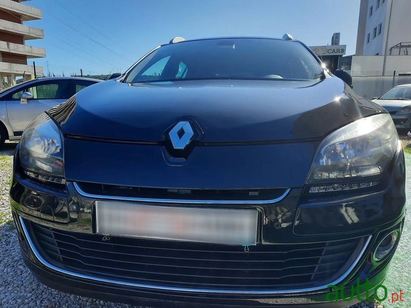 2012' Renault Megane Sport Tourer photo #2